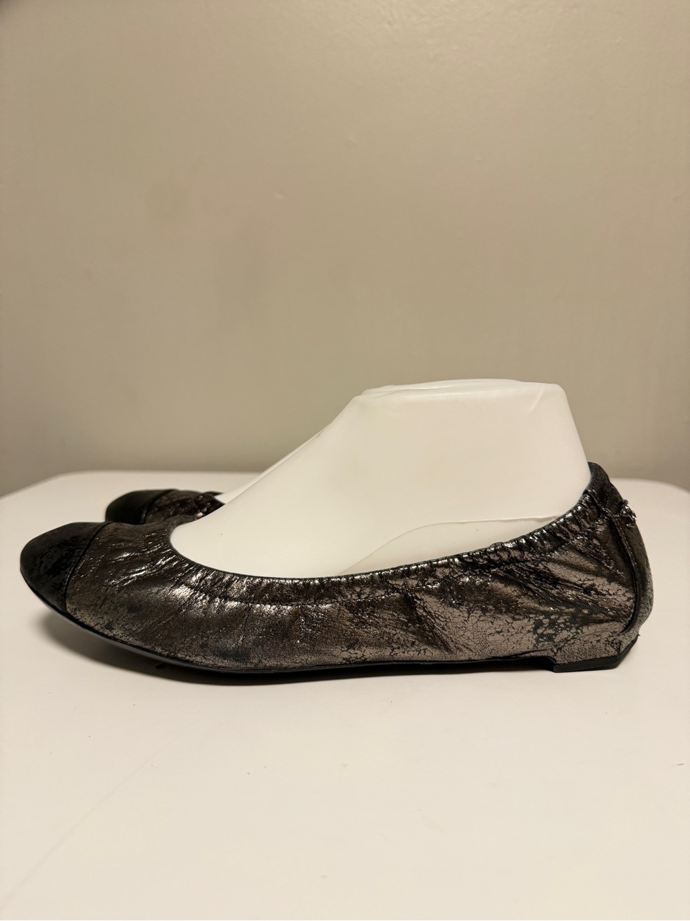 CHANEL Gray Elastic Leather Black Leather Cap Toe Flat Ballet Shoe EU 39 US 8.5 - Picture 1 of 14